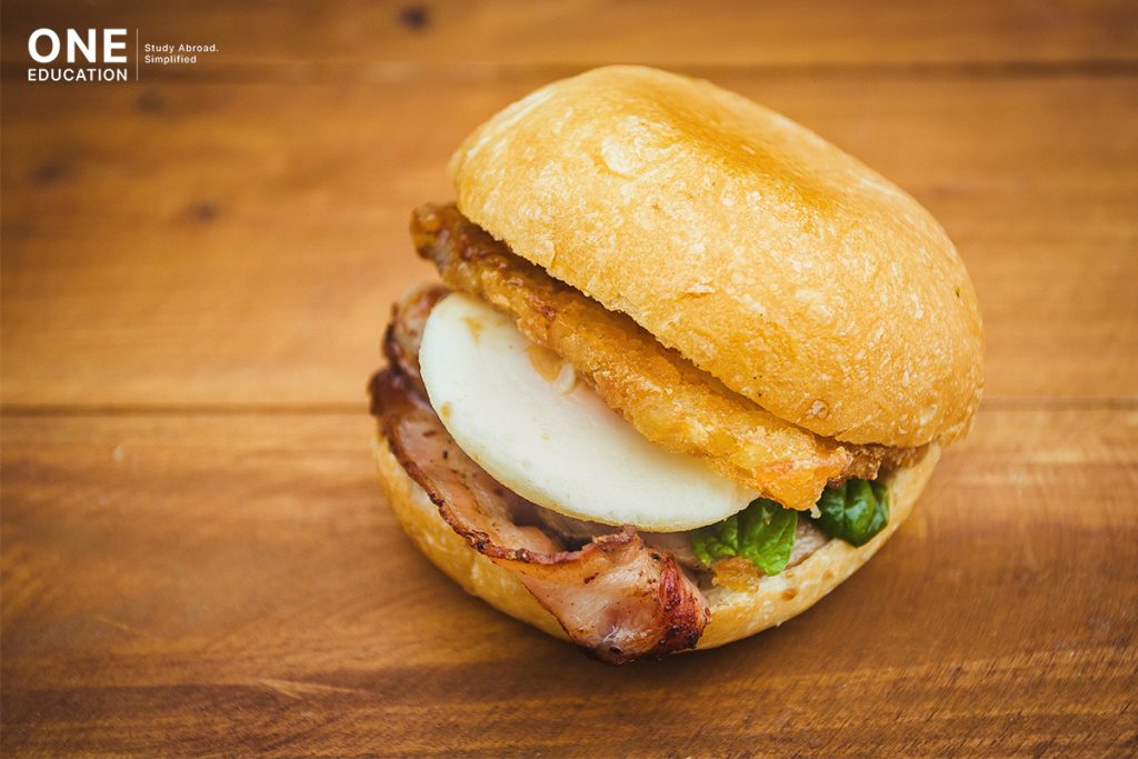 bacon-and-egg - Don't Miss These! 6 Must-Try Australian Foods