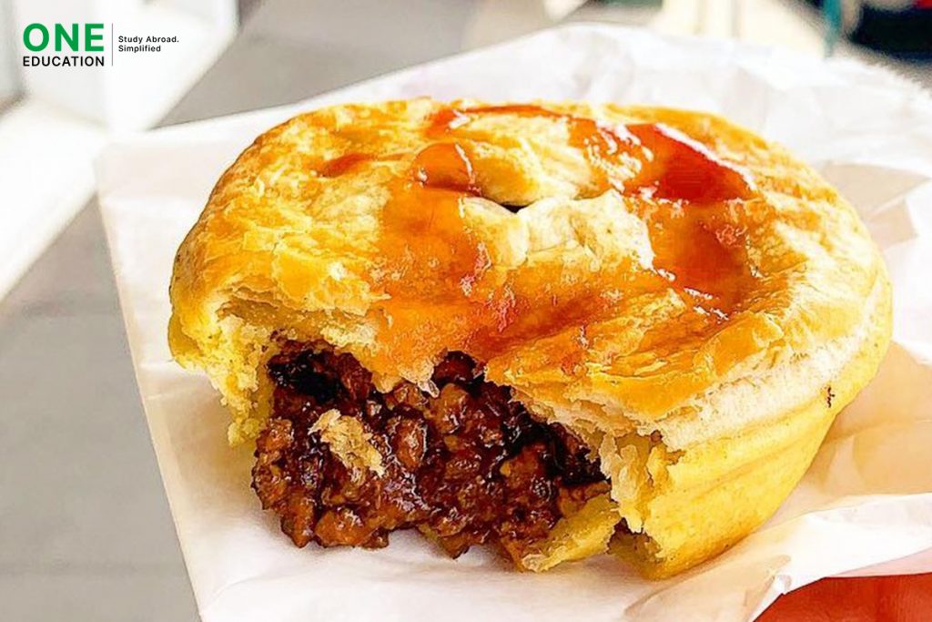 Meat Pie - Don't Miss These! 6 Must-Try Australian Foods