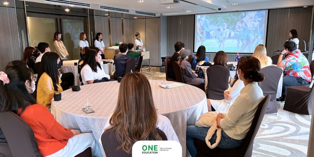 Study Australia - Attend a pre-departure seminar